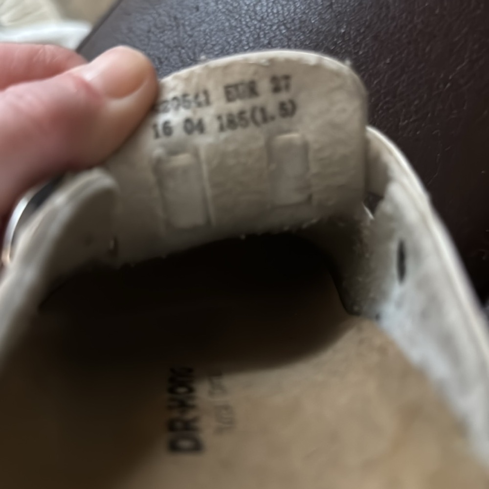 Kids white plastic slip on shoes with a cat on them size 10 kids or 27 in euro - Picture 3 of 6